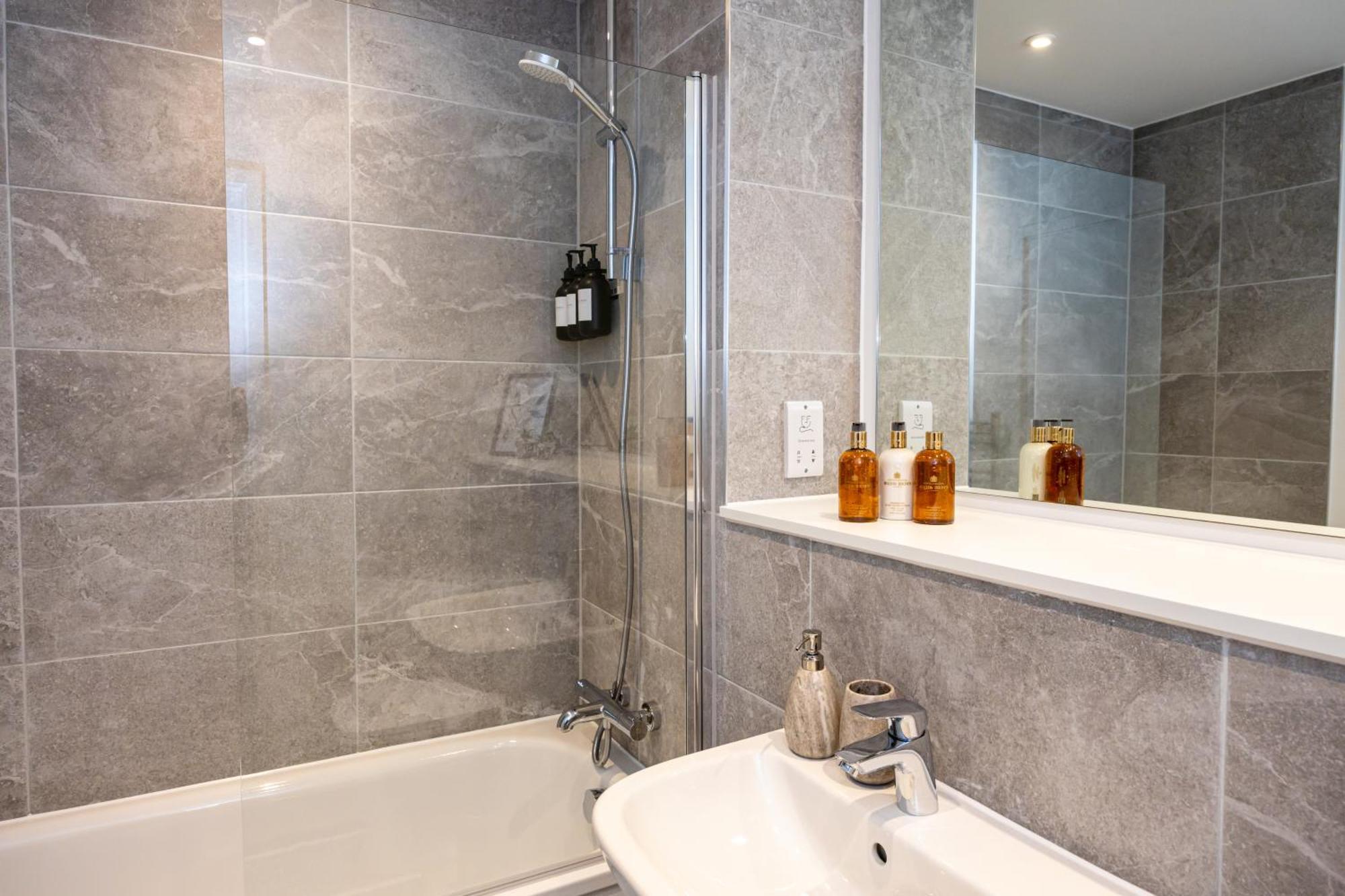 Appartamento Pet Friendly 2Br Near Station By Asquare Letting Manchester Esterno foto