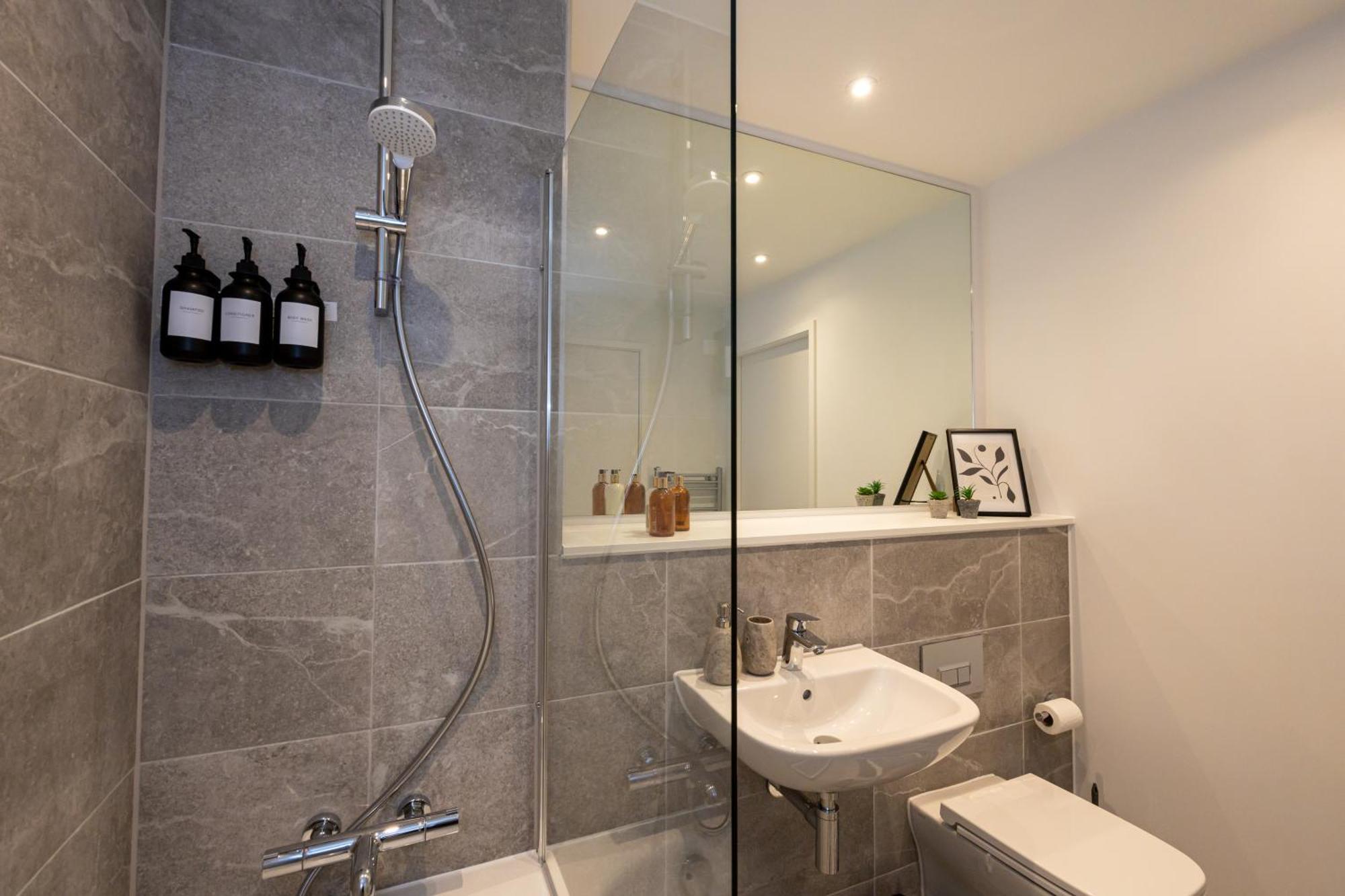 Appartamento Pet Friendly 2Br Near Station By Asquare Letting Manchester Esterno foto